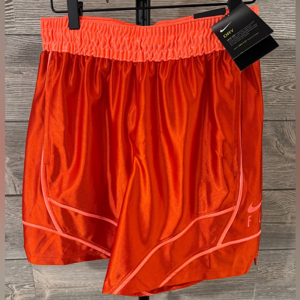 NWT 🎉 Nike Woman’s Dri Fit Fly Cross Over Basketball Loose Fit